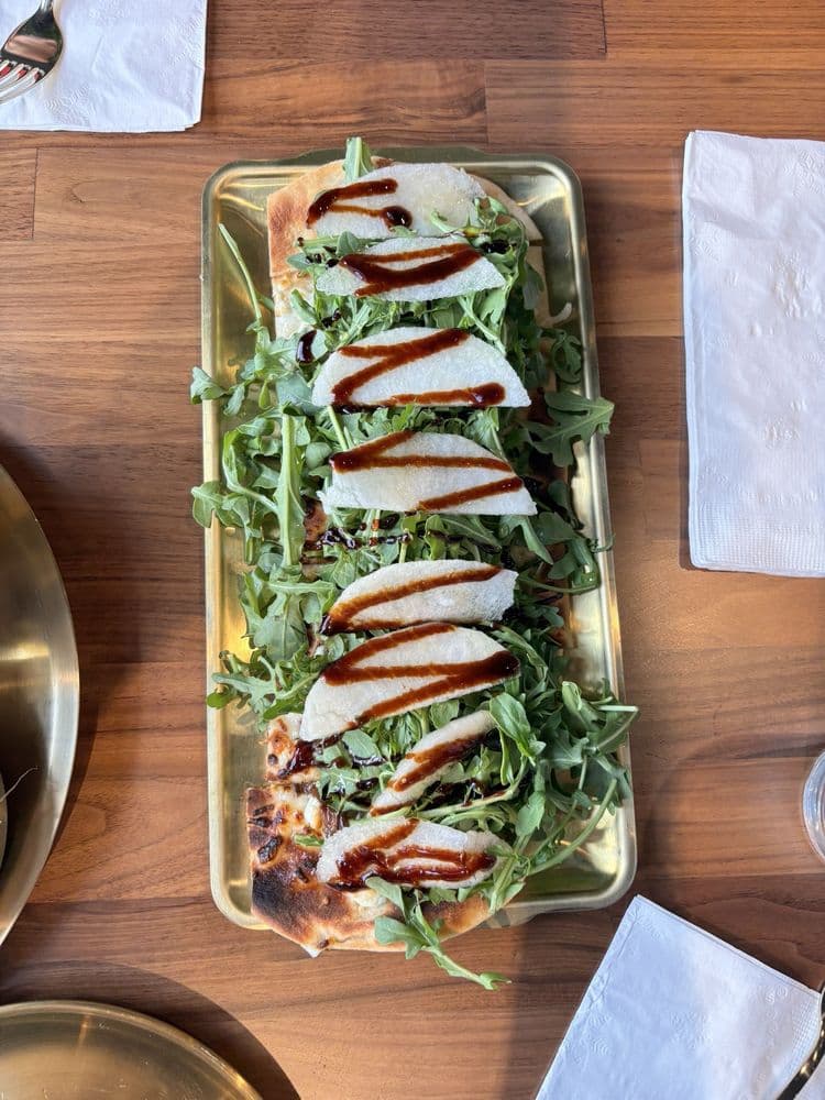 Arugula and mozzarella flatbread with balsamic glaze